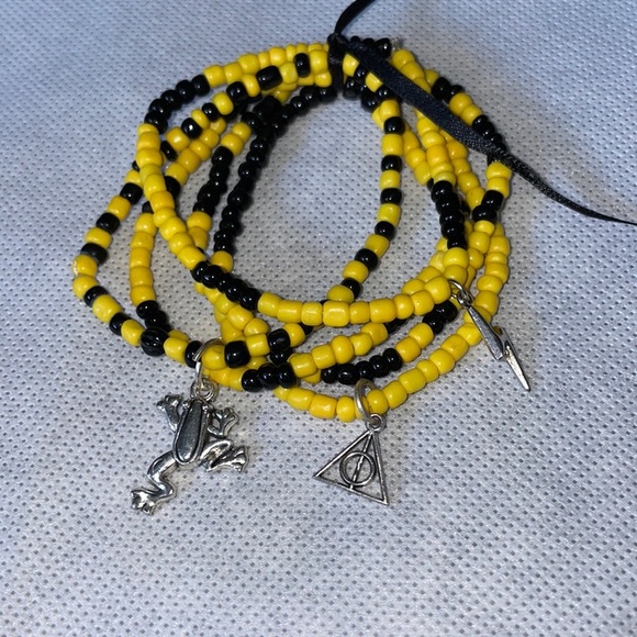 Hufflepuff Chocolate Frog Stretch Bracelets Handmade - Picture 1 of 1